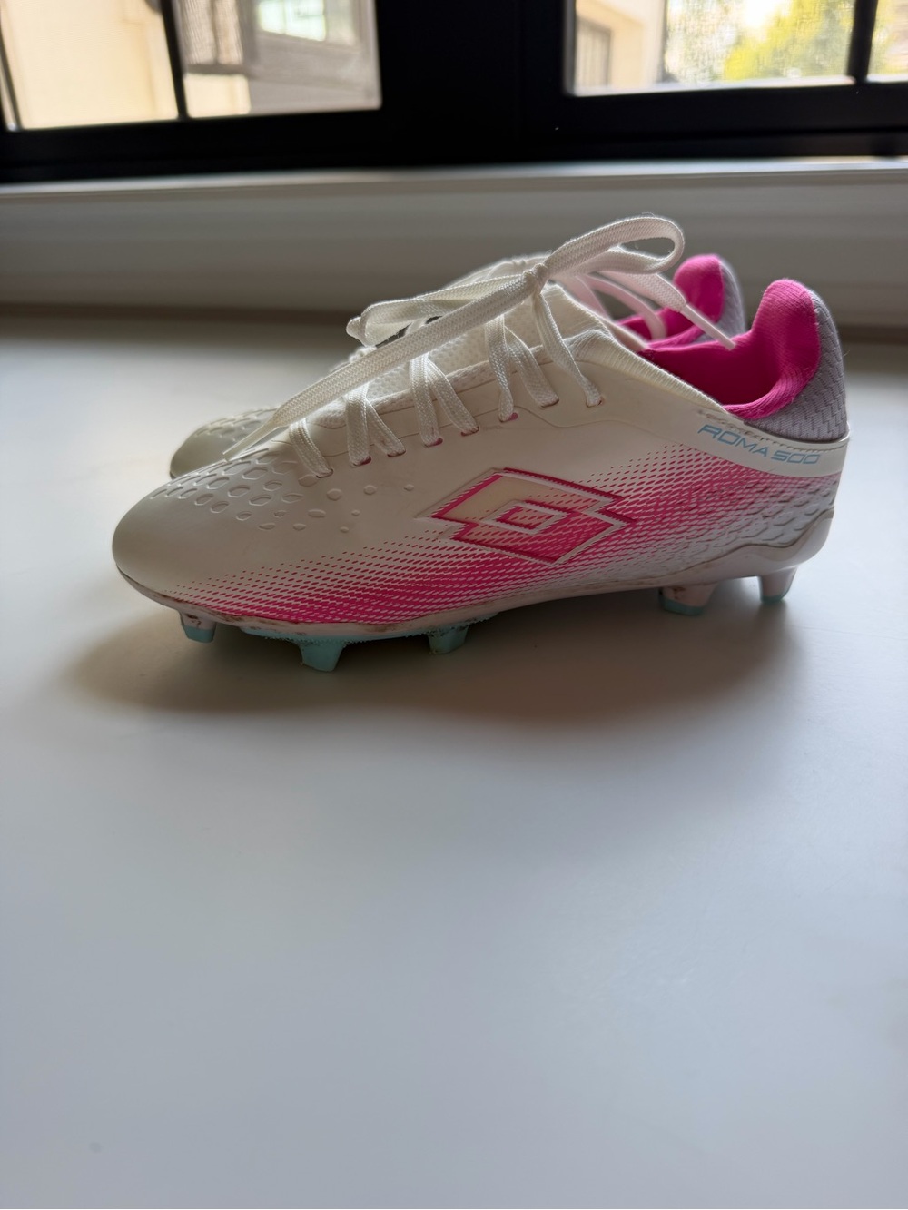 LOTTO girls White, Pink & Blue Roma 500 Soccer Cleats - Picture 4 of 8